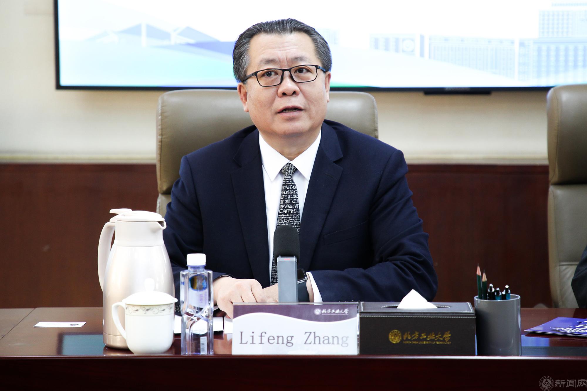 张校长发言.jpg