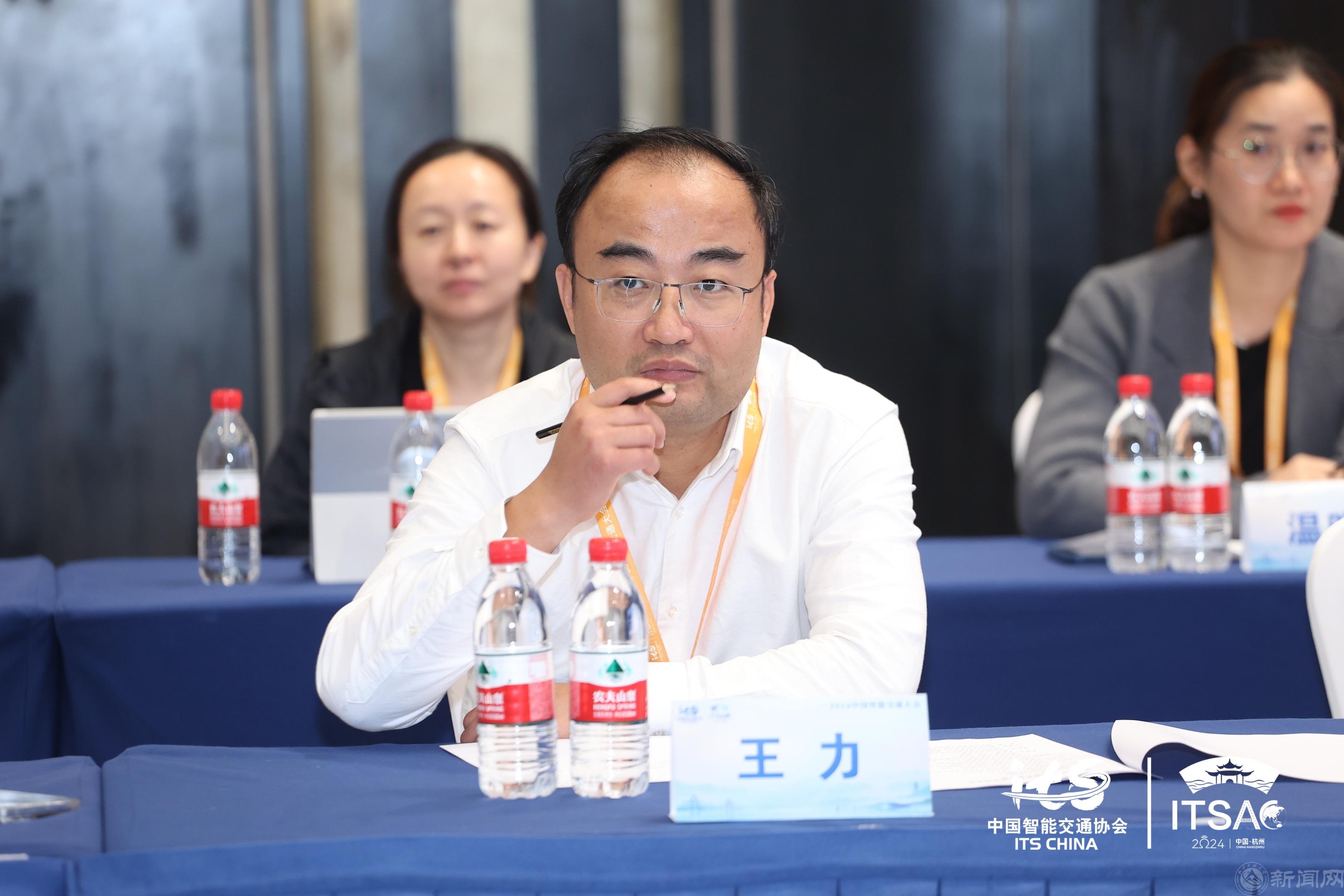 王力校长讲话.jpg 王力校长讲话.jpg