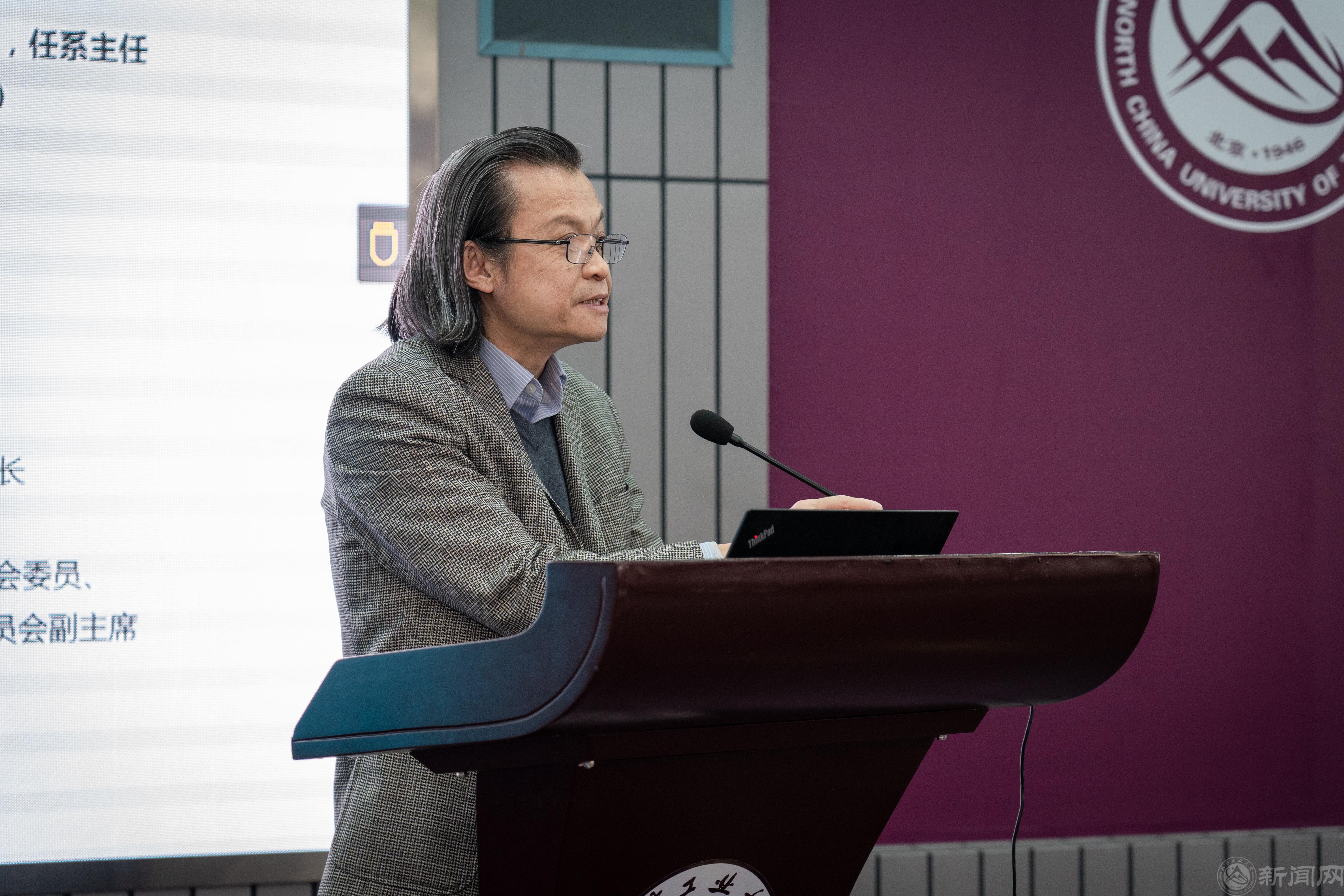 陈雄大师主旨发言.jpg 陈雄大师主旨发言.jpg
