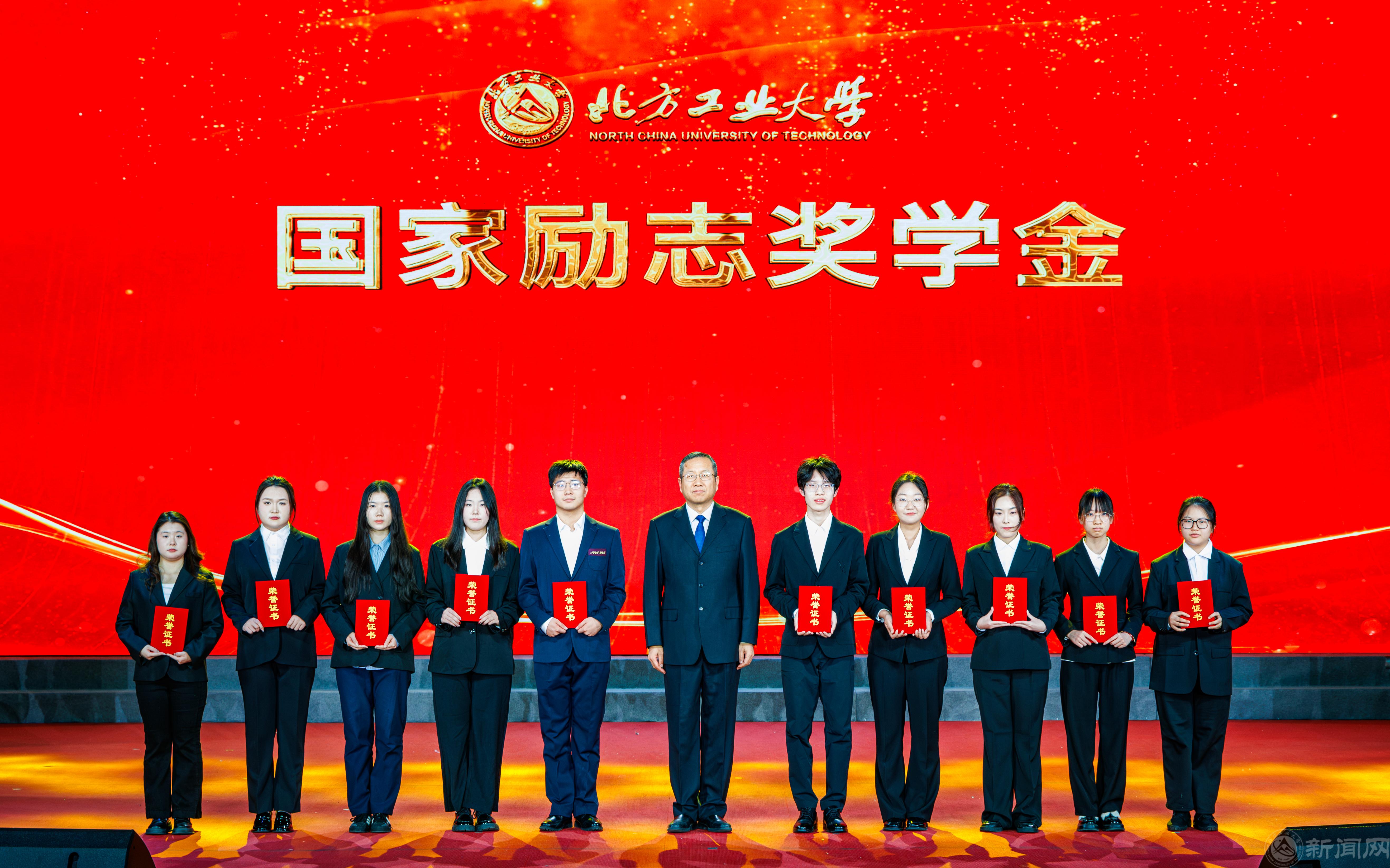 史贞军颁奖.jpg