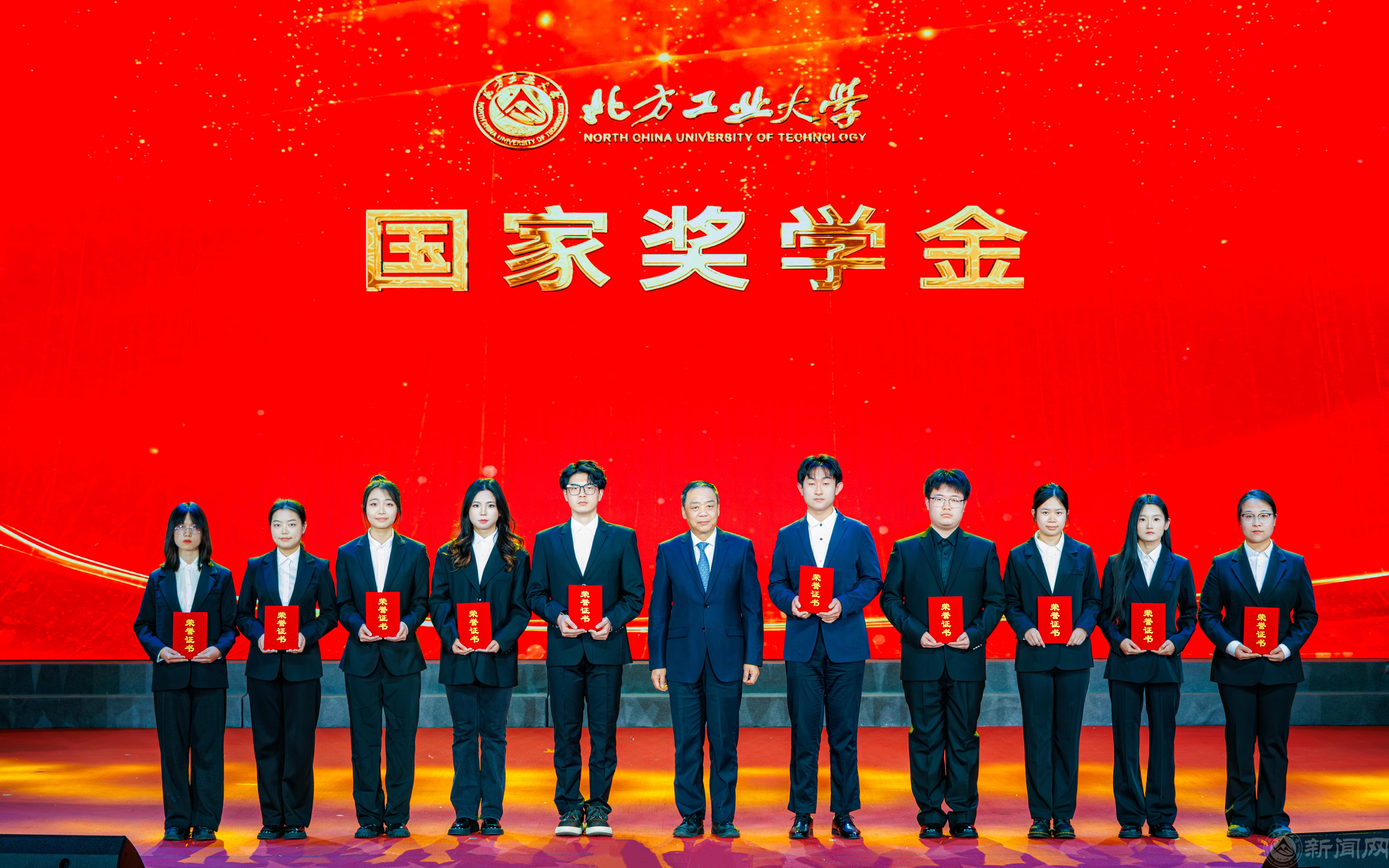 刘军颁奖.jpg